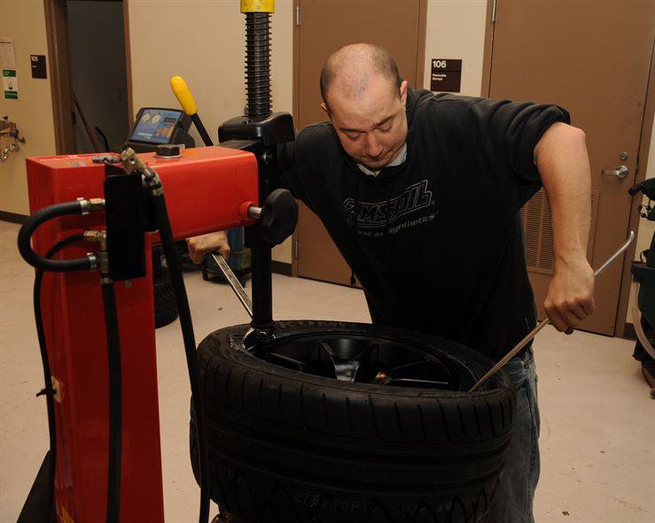 как снять покрышку