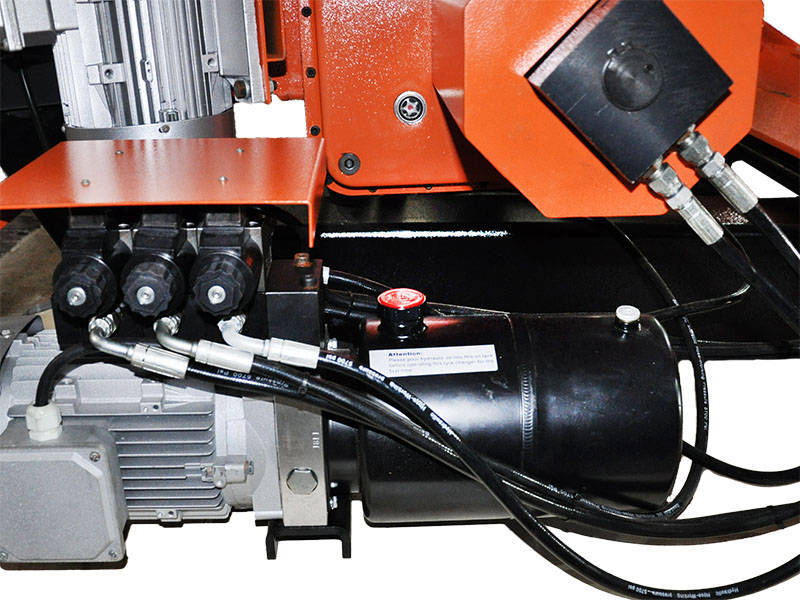 Все элементы гидравлической системы wk 8910C выполнены из металла