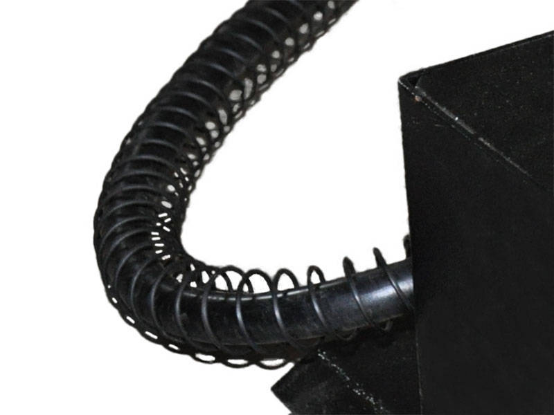 Основной электрический кабель защищен резиновым шлангом с толстыми стенками и армирован металлической проволокой для предотвращения загиба и обрыва провода