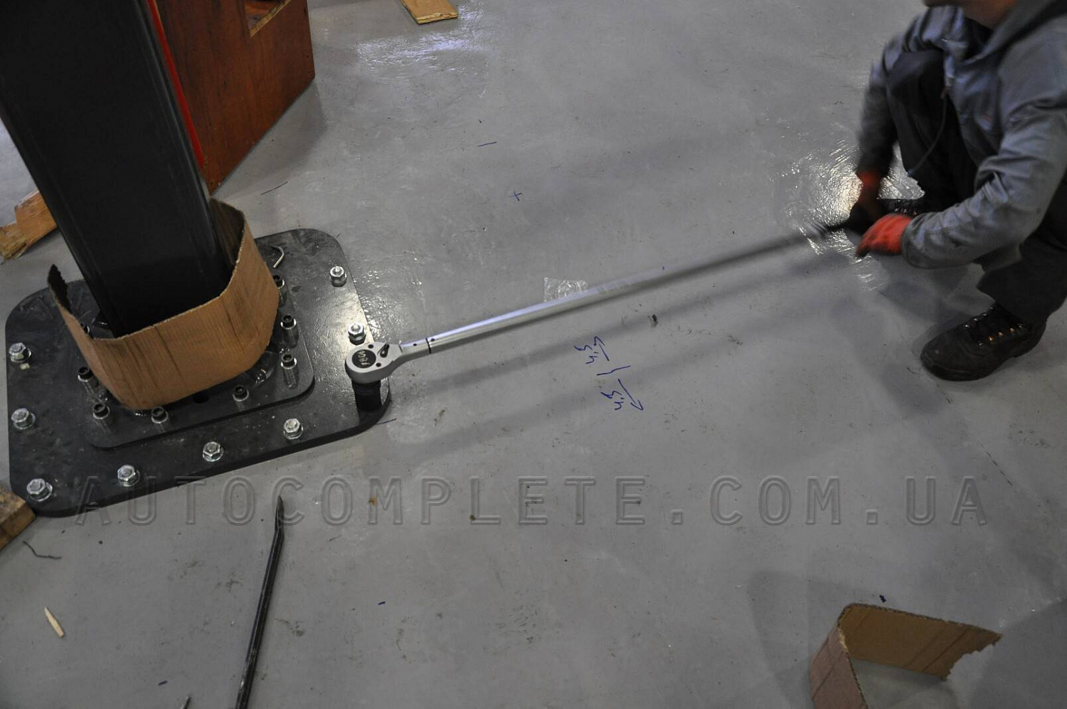 Монтаж двостійкового підйомника