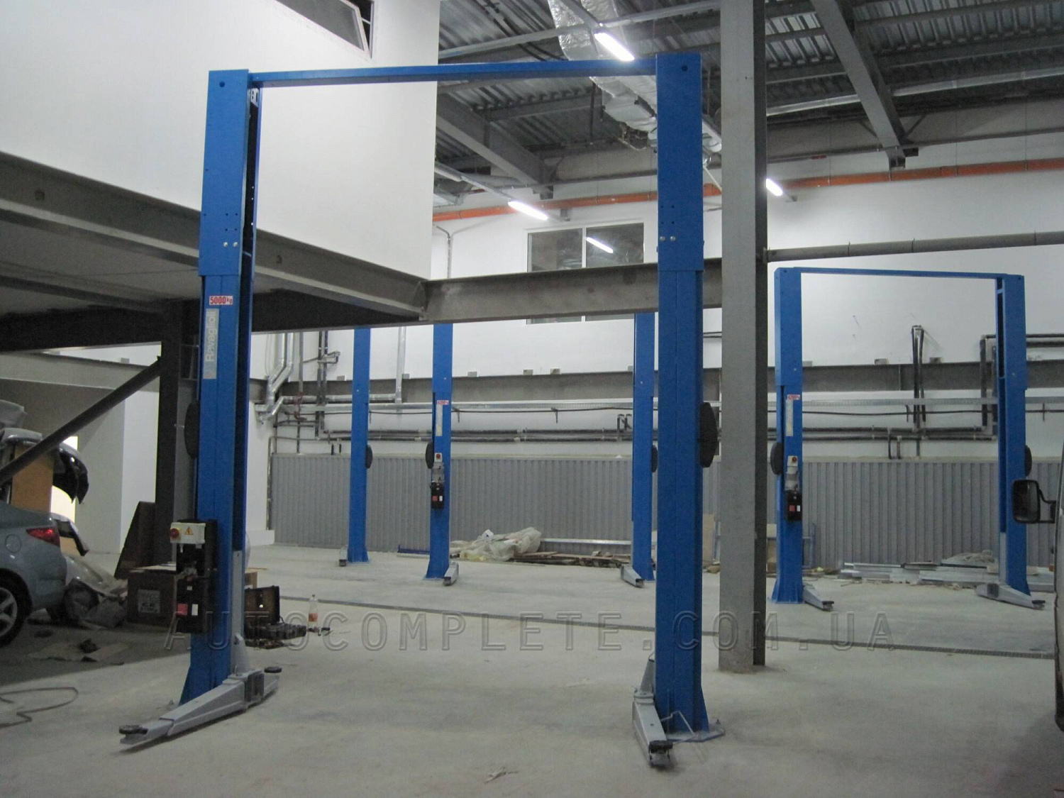 Монтаж двостійкового підйомника