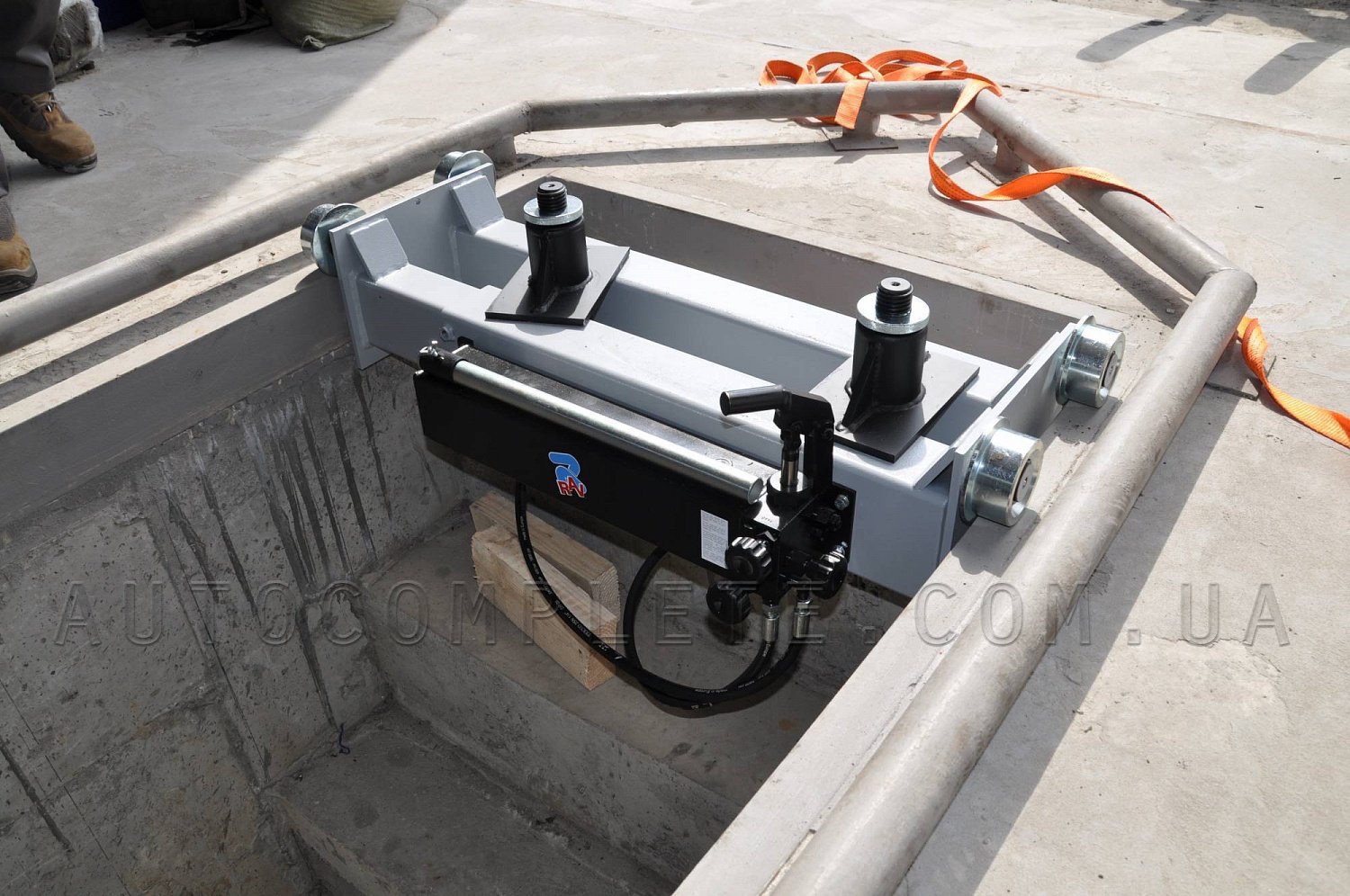 Траверса Ravaglioli KP118 Для СТО: Автоподъемник: (Акции, Доставка)!