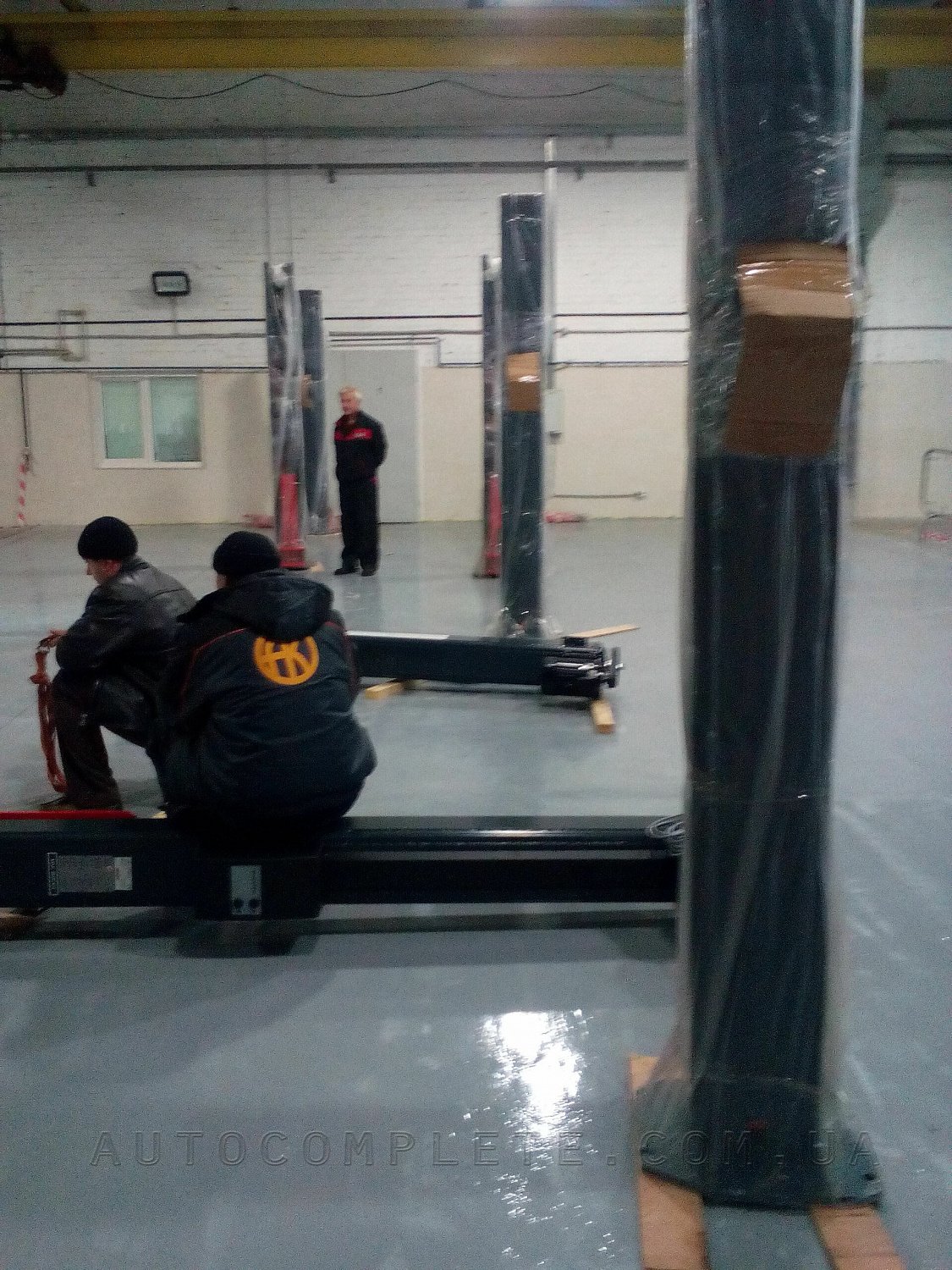 В Киеве установлены двухстоечные подъемники AutopStenhoj