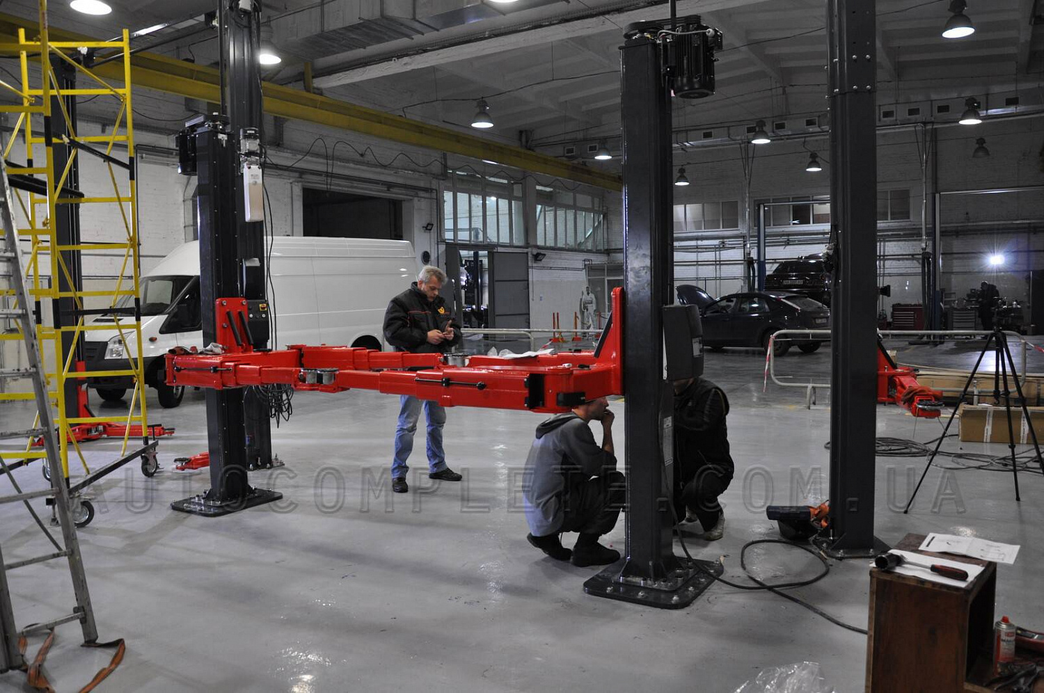 Монтаж двостійкового підйомника