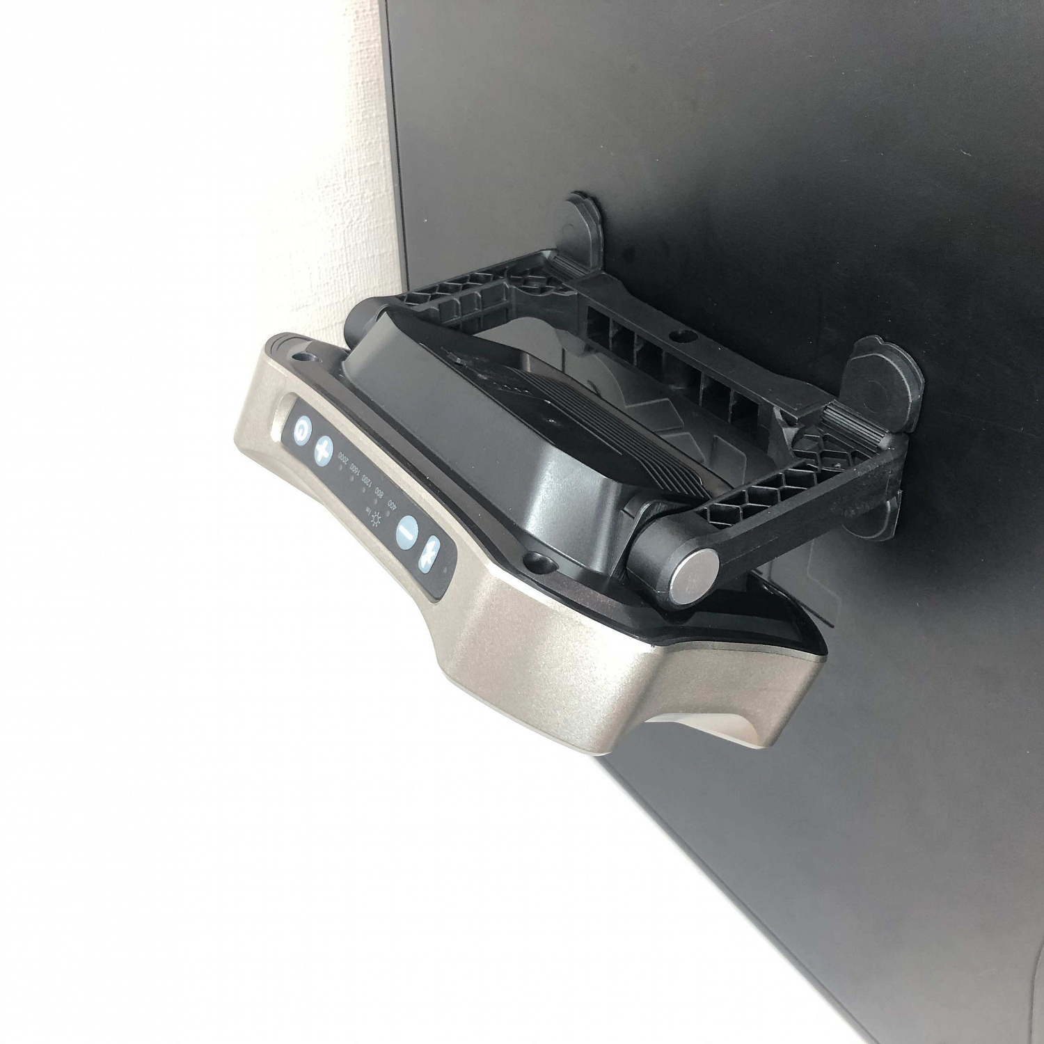 Прожектор светодиодный 2000lm Well Kraft ZF6915 с Bluetooth колонкой и функцией PowerBank