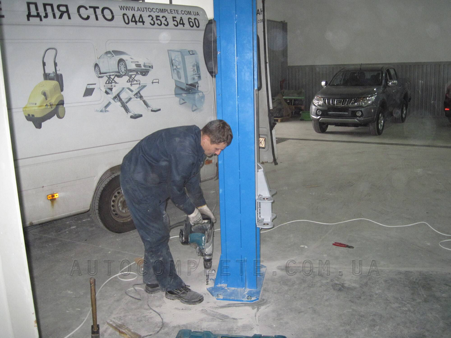 Монтаж двостійкового підйомника