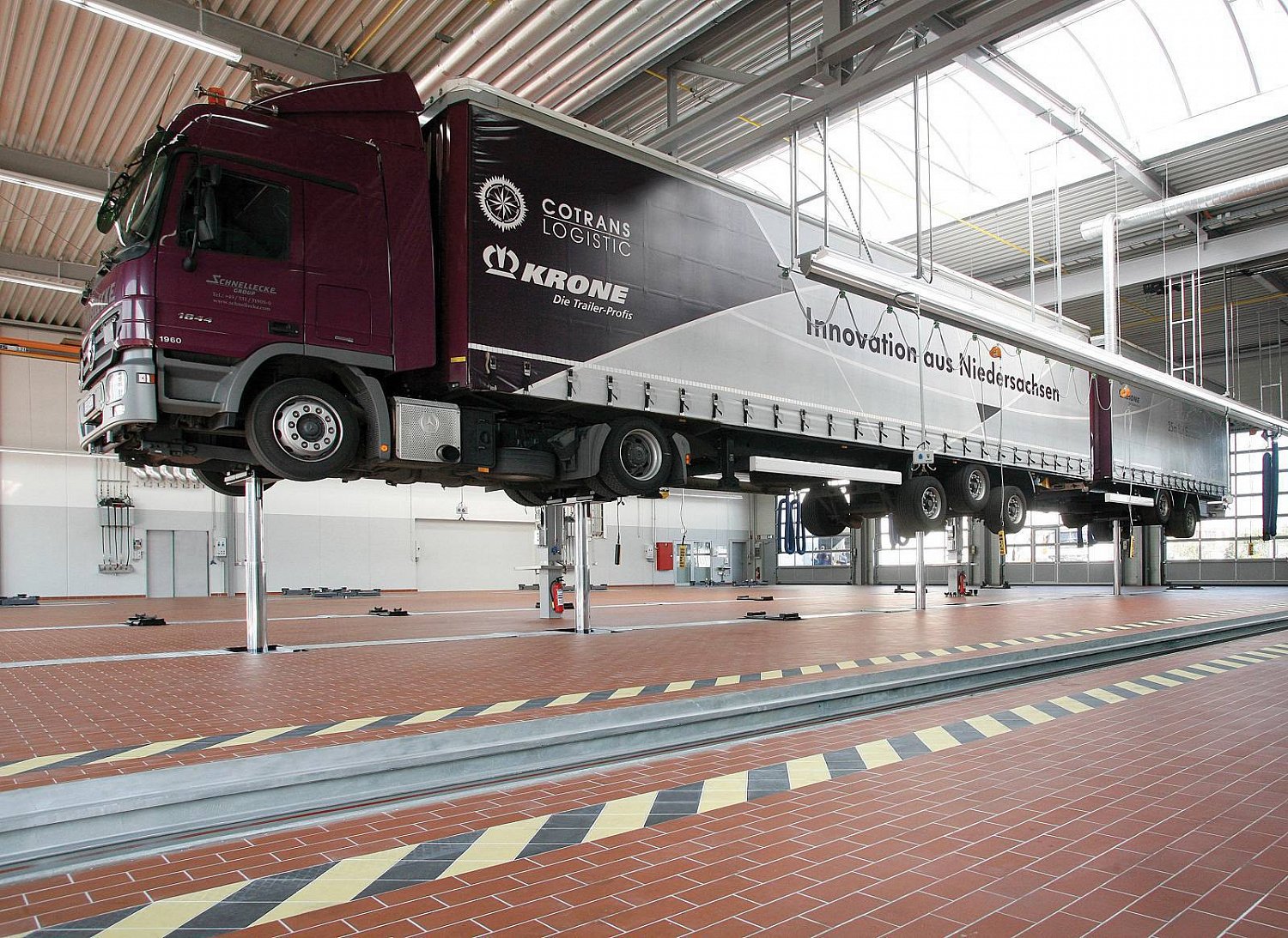 Вантажний плунжер підйомник 15т. RAVAGLIOLI RAV2150 (Італія) Для СТО: Автопідйомник: (Акції, Доставка)!