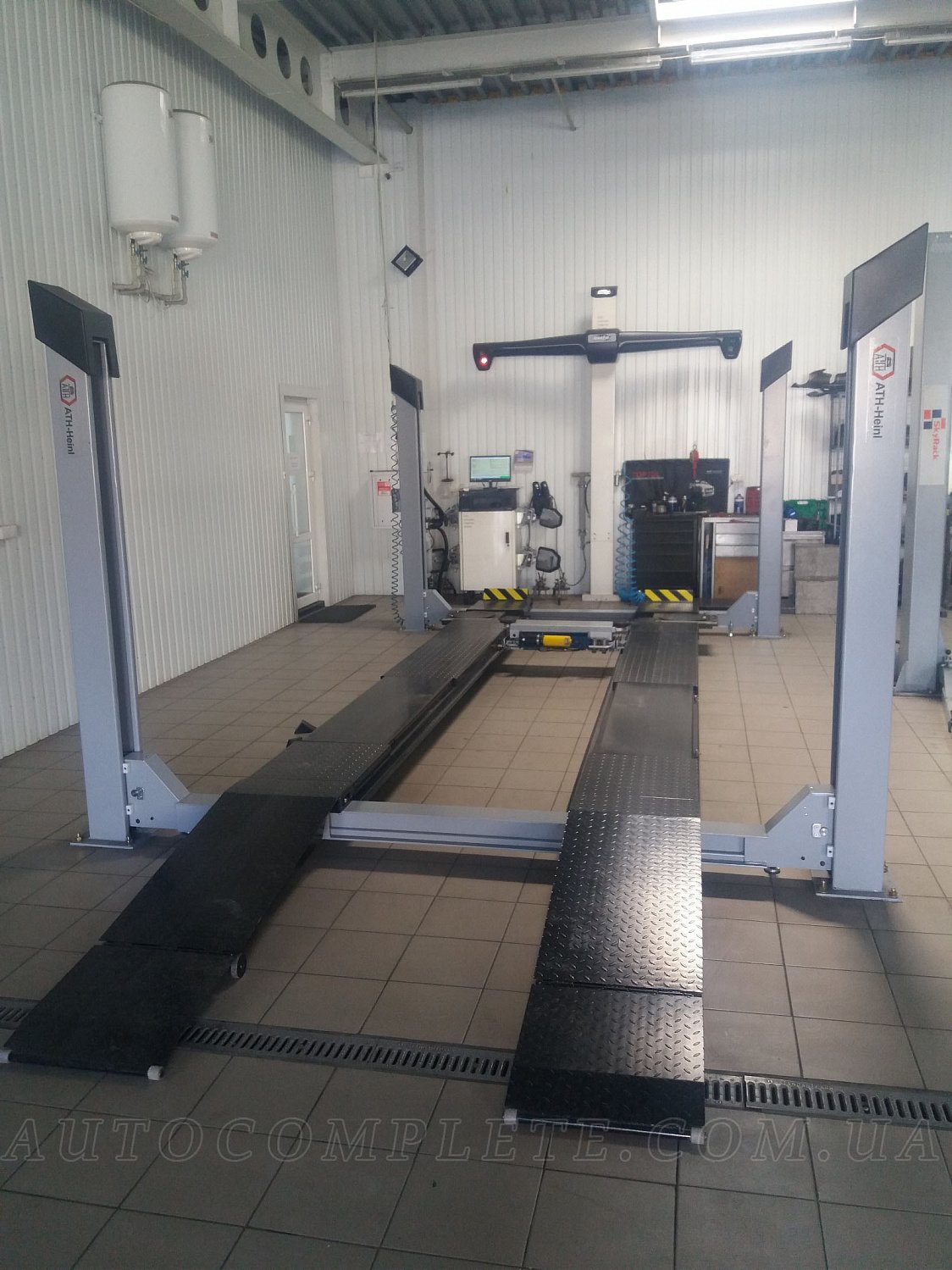 Встановлено 4-х стійковий підйомник ATH 4.55А у м. Херсон