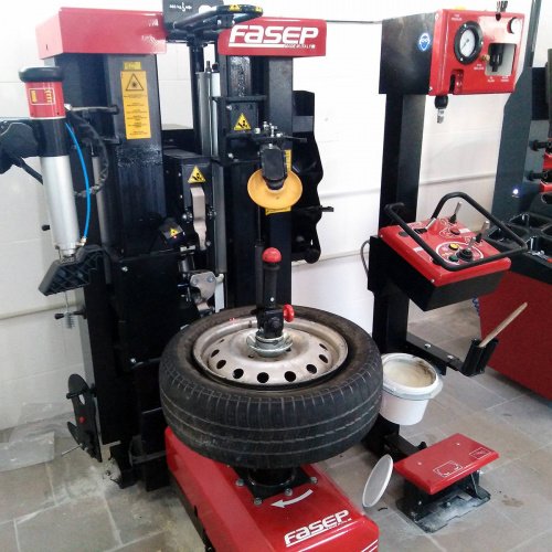 Автоматический шиномонтажный станок Fasep RASE.TOP.3128 безрычажный