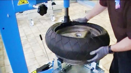 Шиномонтажний верстат напівавтомат Ravaglioli G7240.BIKE для коліс мотоциклів