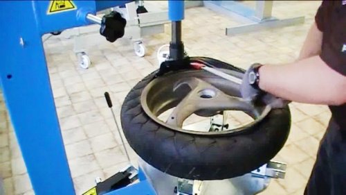 Шиномонтажний верстат напівавтомат Ravaglioli G7240.BIKE для коліс мотоциклів