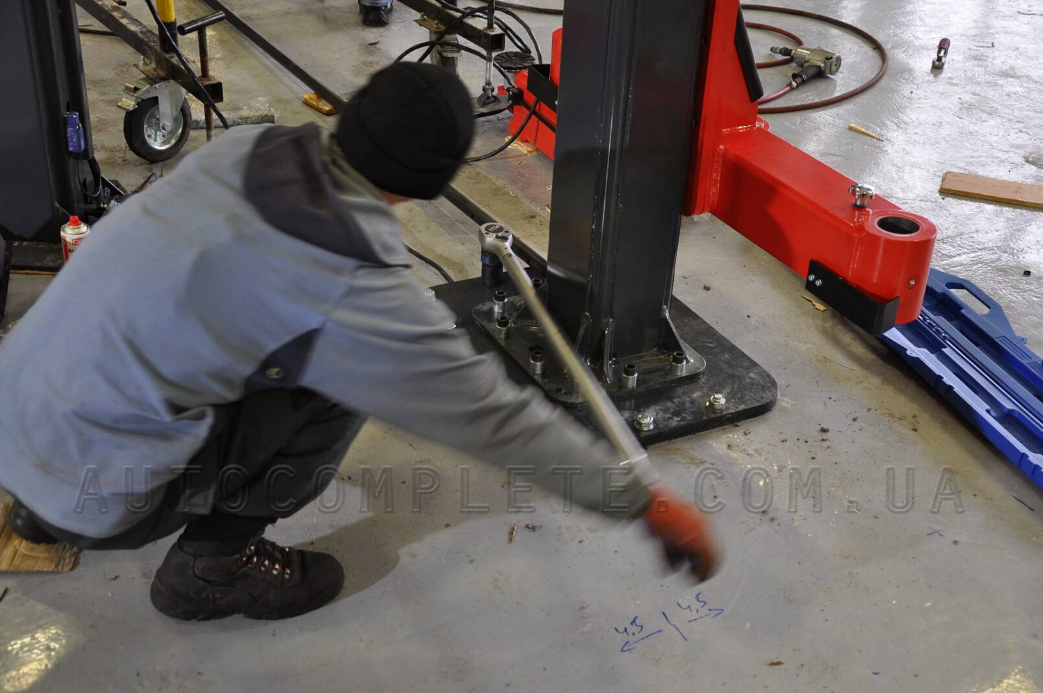 Монтаж двостійкового підйомника