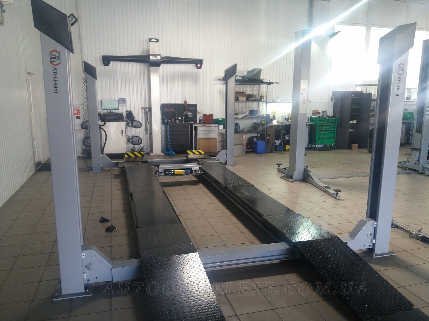 Встановлено 4-х стійковий підйомник ATH 4.55А у м. Херсон