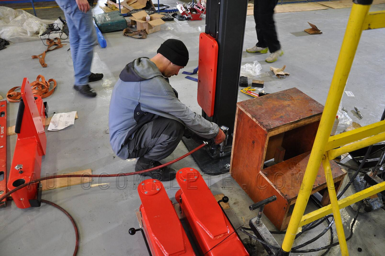 Монтаж двостійкового підйомника