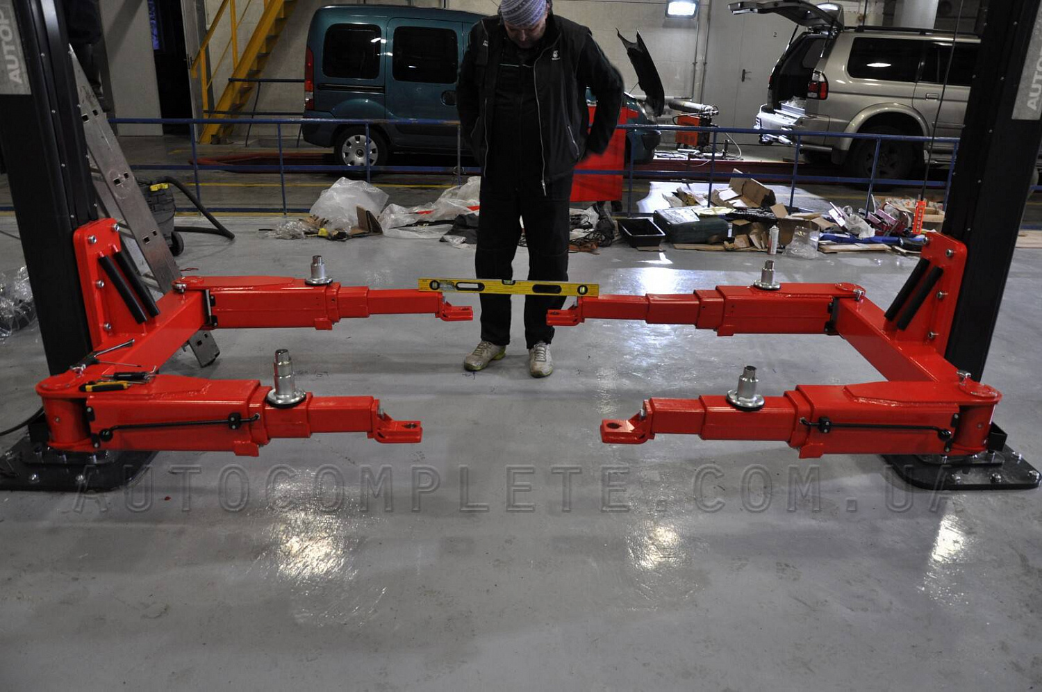 Монтаж двостійкового підйомника