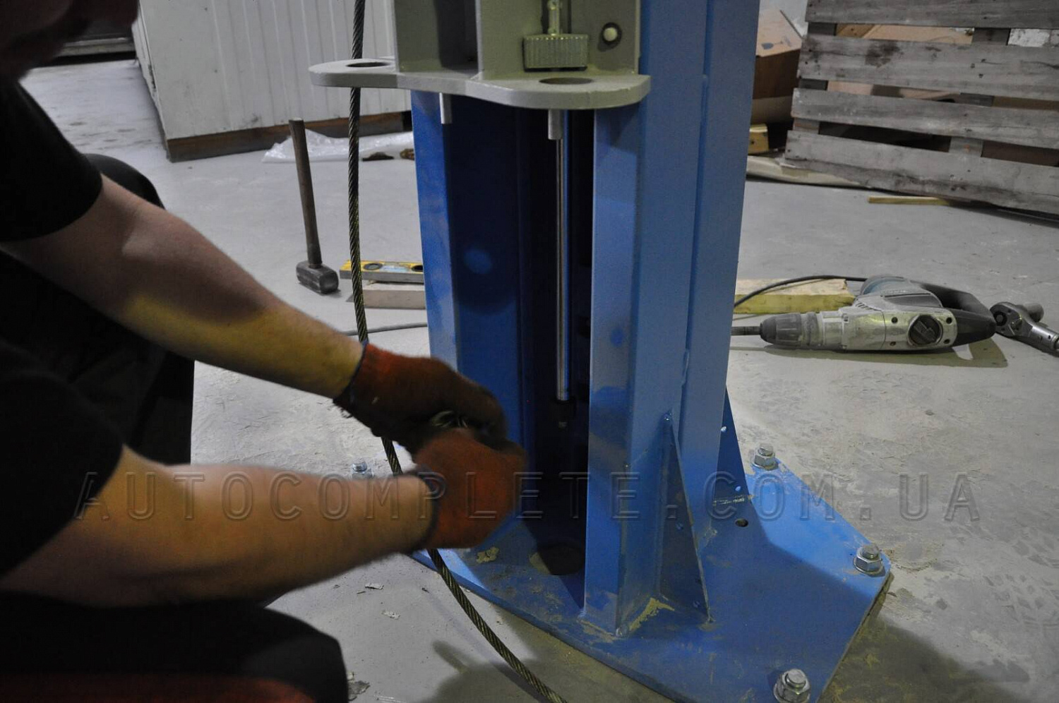 Монтаж двостійкового підйомника