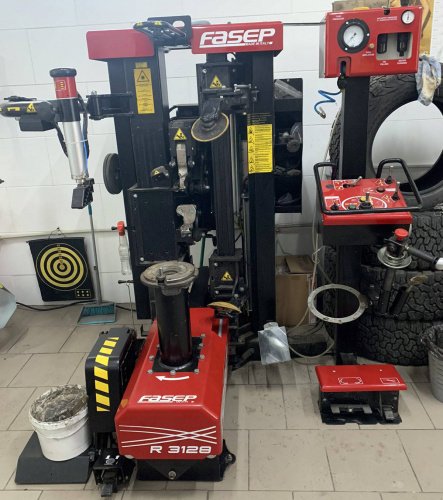 Автоматический шиномонтажный станок Fasep RASE.TOP.3128 безрычажный