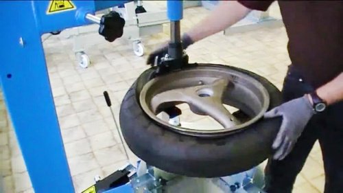 Шиномонтажний верстат напівавтомат Ravaglioli G7240.BIKE для коліс мотоциклів